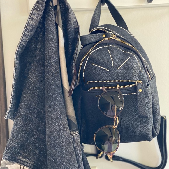 POL BLACK 🖤 LEATHER BACKPACK PURSE-perfect! 🌻 - Picture 1 of 10
